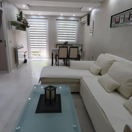 Aneta's Groundfloor Near Park Skopje