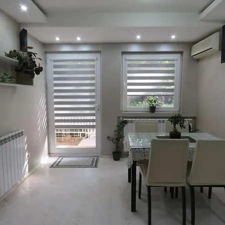 Aneta's Groundfloor Near Park Apartment Skopje